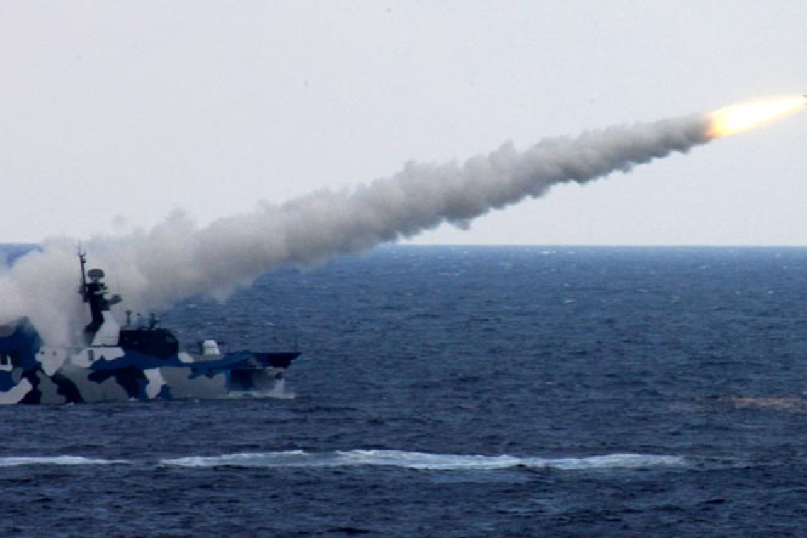 L'armée chinoise réalise un exercice de tir réel dans la mer de Chine méridionale